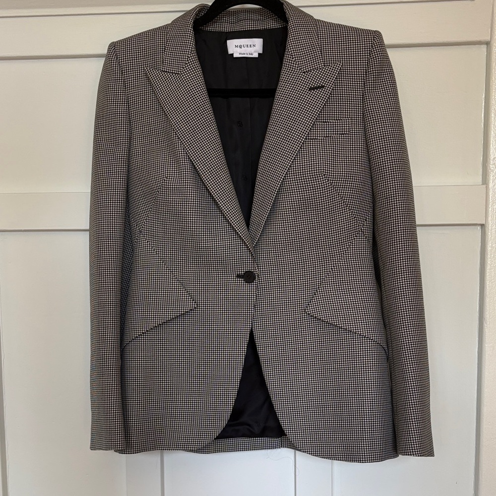 Alexander McQueen. Stunning Houndstooth Blazer. Impeccable like new condition.